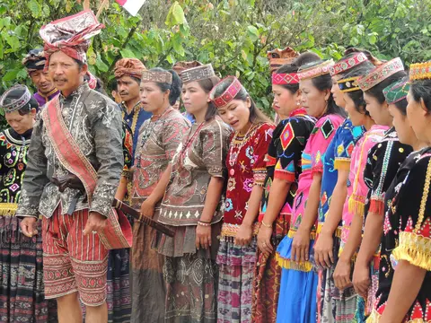 Dulua’(Rampi traditional song to welcome guests)