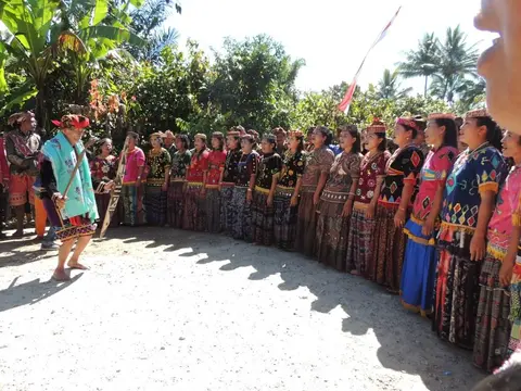 Special dances and songs sung by the ushers
