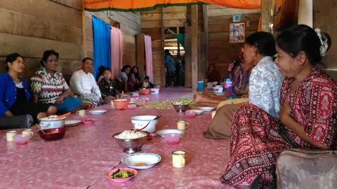 Having meal together during the women fellowship