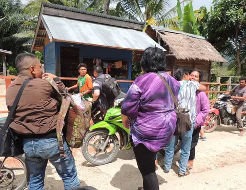 Siap-siap naik ojek ke desa Dodolo