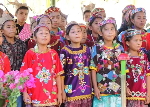 Persembahan Pujian dari anak-anak