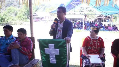 Direktur Kartidaya sedang memberikan sambutan