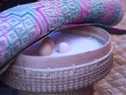 lambang penerimaan secara adat